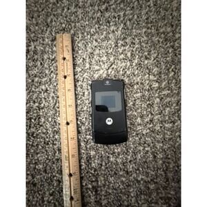 Motorola RAZR V3 flip phone black